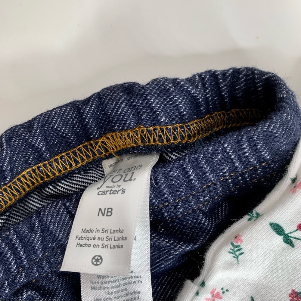 Carters and Little Me | 5 piece Newborn Clothing Bundle - Picture 9 of 10
